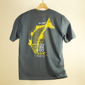 Remera Gris Plomo manga corta 100% algodón, estilo urbano, con estampa en serigrafía amarilla del Dorado y frase El DORADO VIVE - Marca Río Paraná