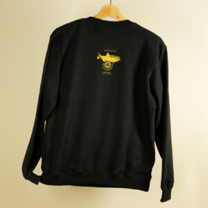 Buzo Dorado Pro negro - dorso con diseño dorado del río Paraná